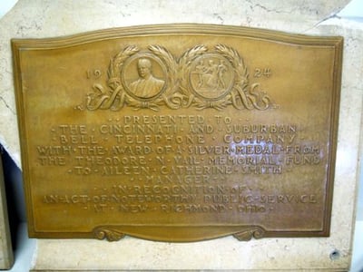 Cincinnati & Suburban Bell Telephone Company Public Service plaque - 1924